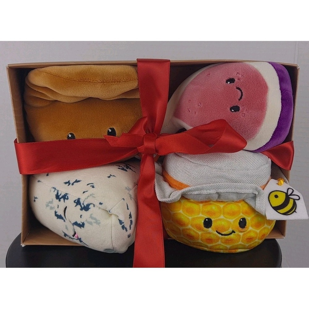 GIGGLESCAPE CHARCUTERIE BOX SET, FIG, BLUE CHEESE, HONEY & CRACKER PLUSH New
